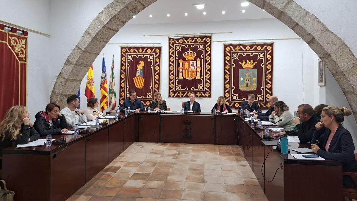 Imagen del pleno de este miércoles, en el que el Ayuntamiento de Alcalà-Alcossebre aprobó su presupuesto para el año 2024.