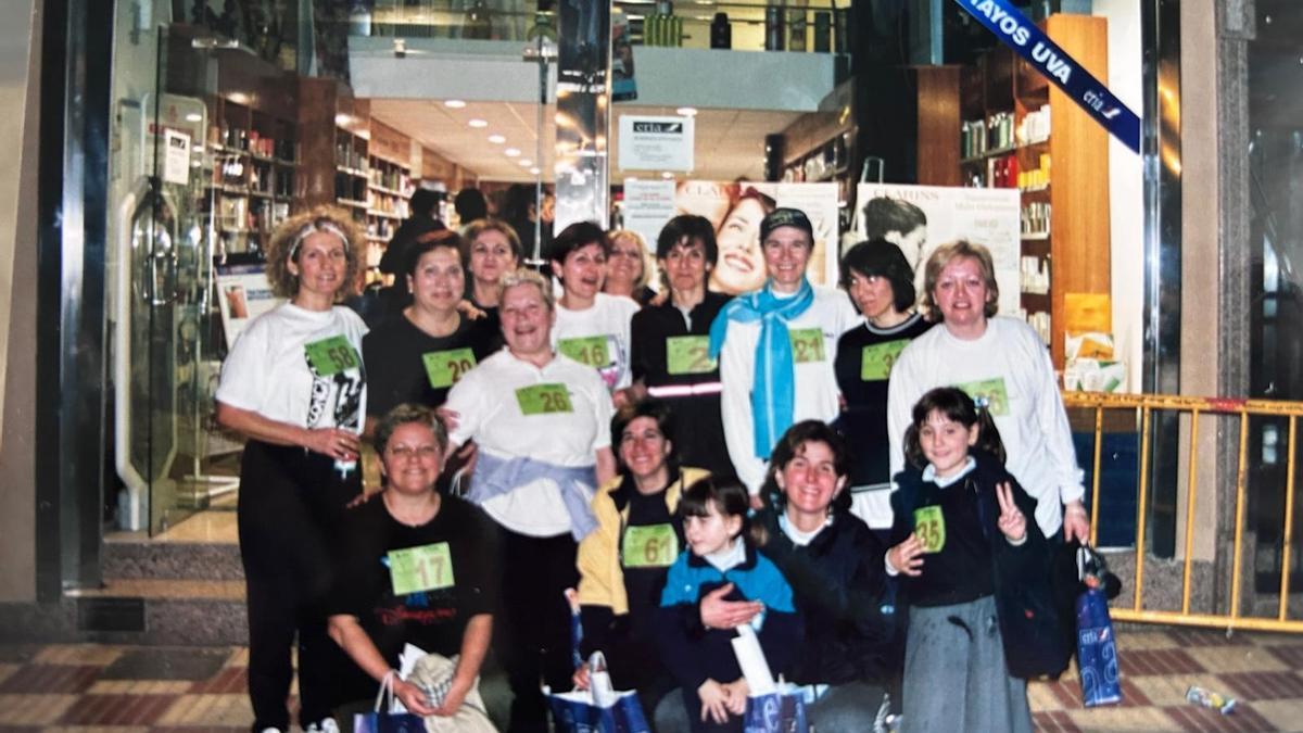 Participantes en la I Cursa de la Dona de Tavernes hace 25 años