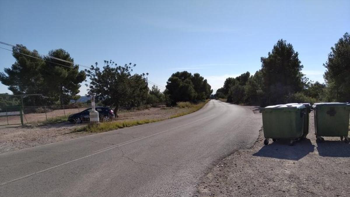Carretera de acceso a la base militar de Marines.