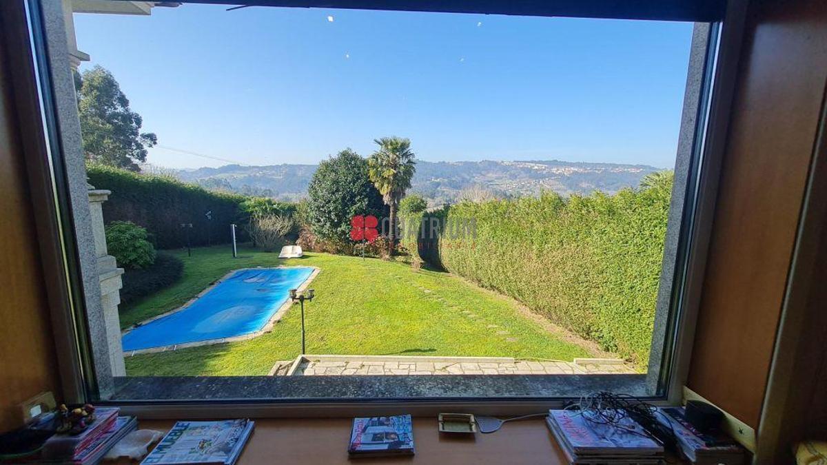 Casa con piscina en Santiago de Compostela.