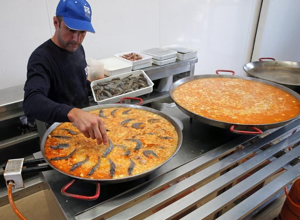 Miles de vigueses disfrutan en el Náutico de la fiesta gastronómica.