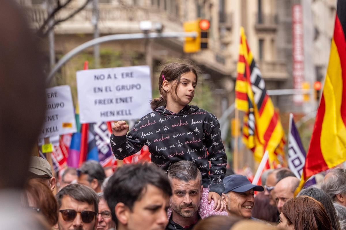 Miles de sindicalistas en Barcelona reclaman a Junts que no bloquee la ...