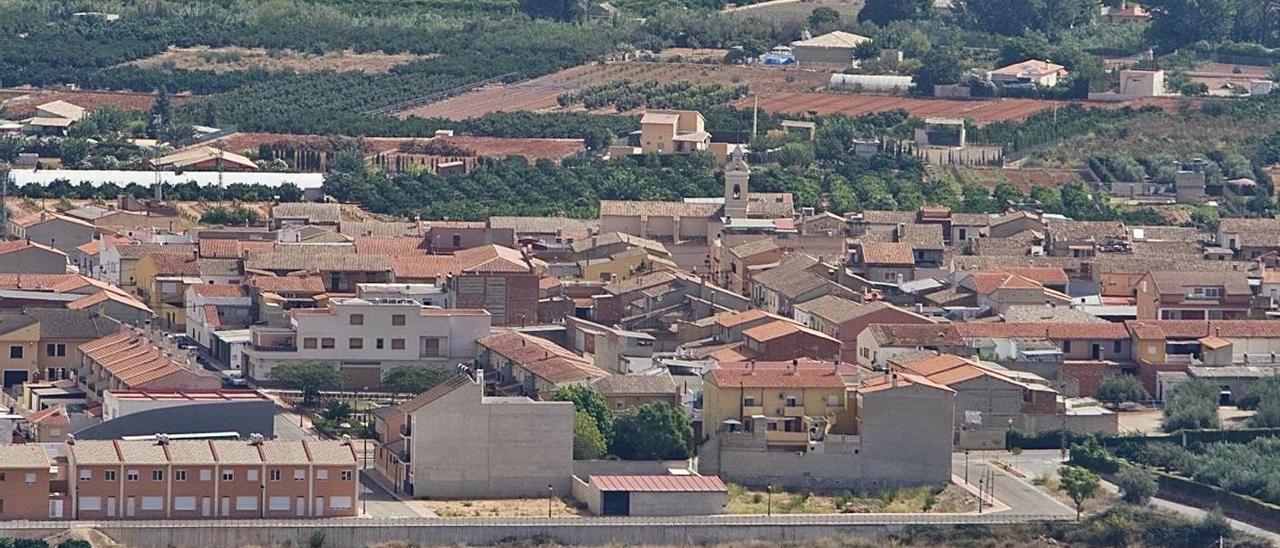 Panormámica de la población de Llocno d’En Fenollet, en una imagen de archivo.  | PERALES IBORRA