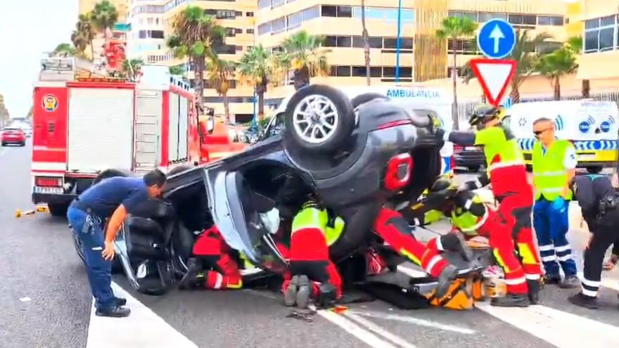 Aparatoso vuelco en Las Palmas de Gran Canaria
