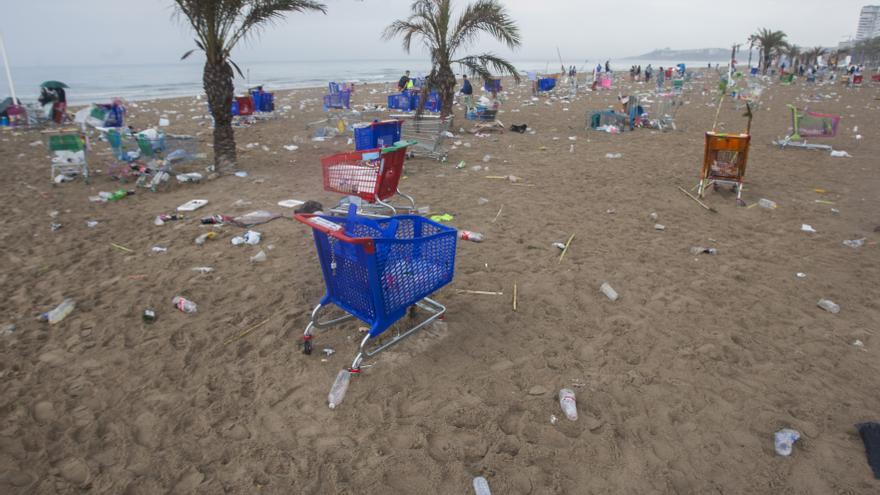 Así eran los Botellones el día de Santa Faz en la Playa de San Juan antes de las restricciones de seguridad