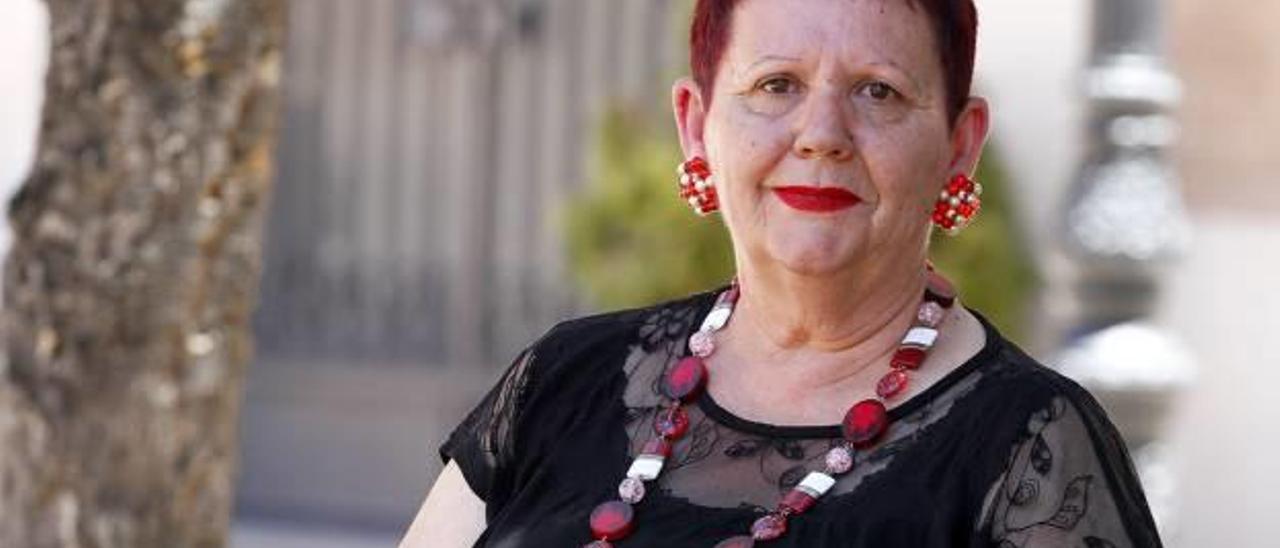 Lola Sánchez, nueva alcaldesa de Puçol, ayer en la plaza frente al ayuntamiento.