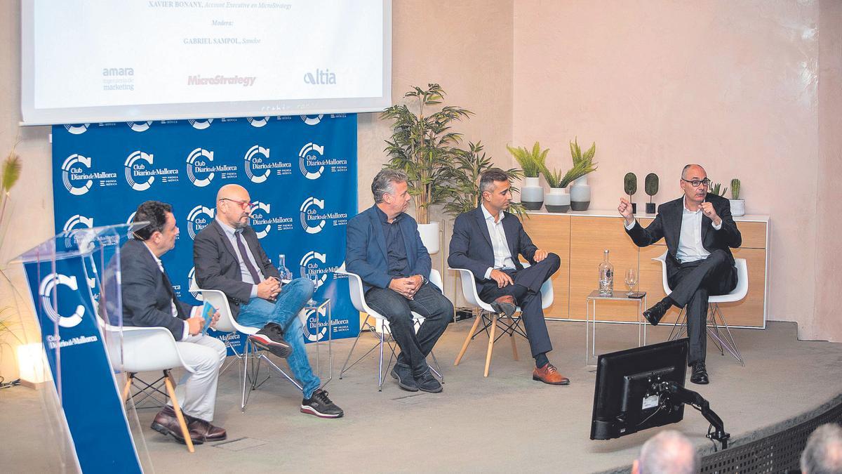 Gabriel Sampol, Eduardo Zúñiga, Carlos Juiz, Óscar Muñoz y Xavier Bonany, el pasado jueves en el Club Diario de Mallorca.