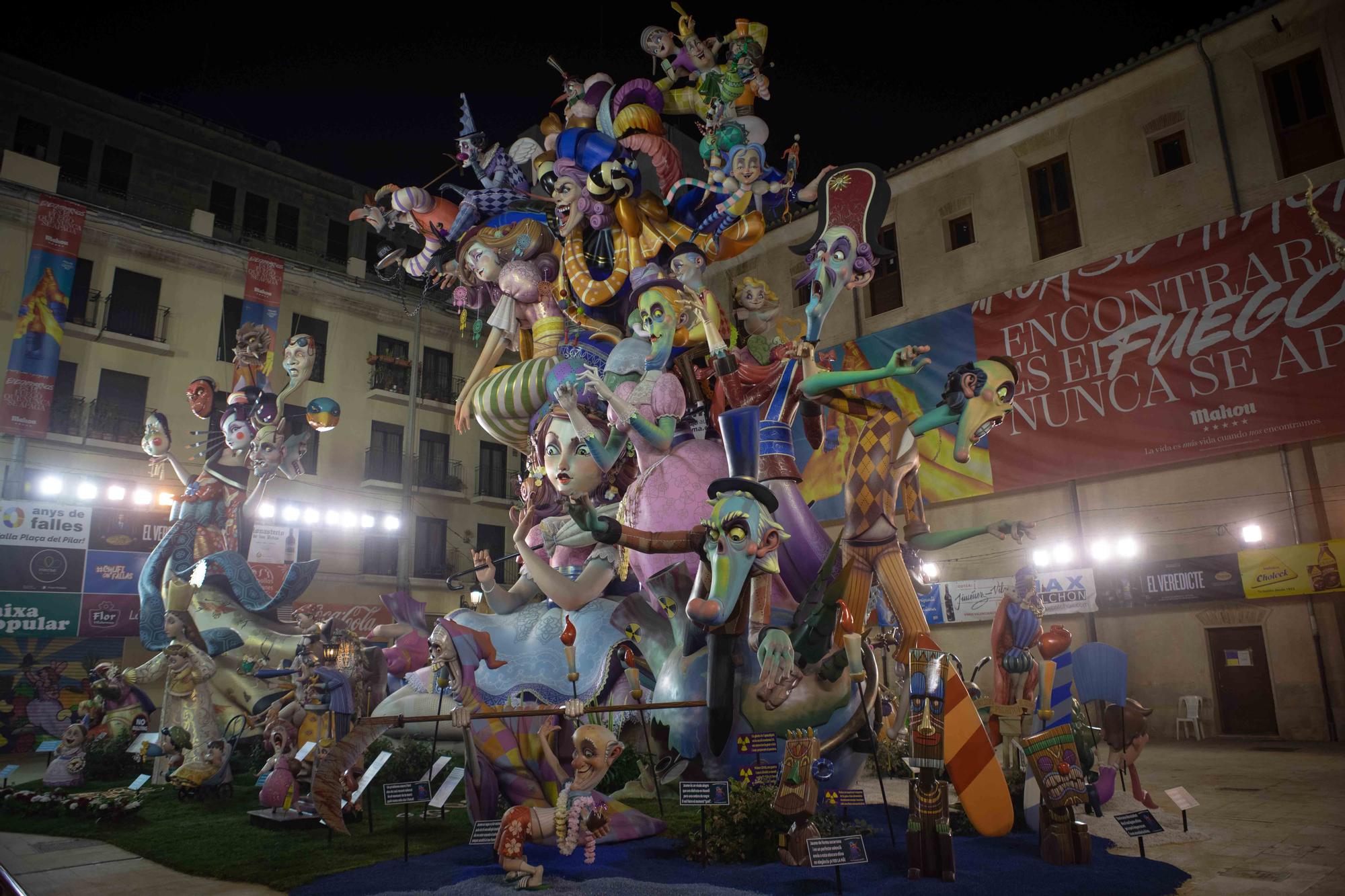 Todos los detalles de la Falla de la Plaza del Pilar