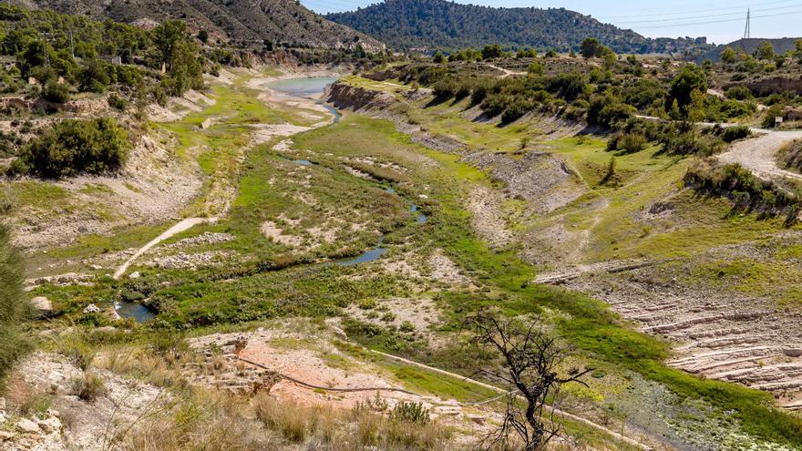 El anormal calor dispara la evaporación del agua almacenada en los embalses