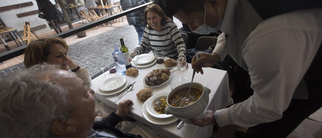 El menú de Antroxu en Oviedo.