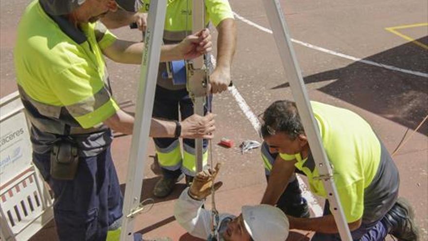 Tres averías en 24 horas dejan sin agua a vecinos de dos barrios de Cáceres