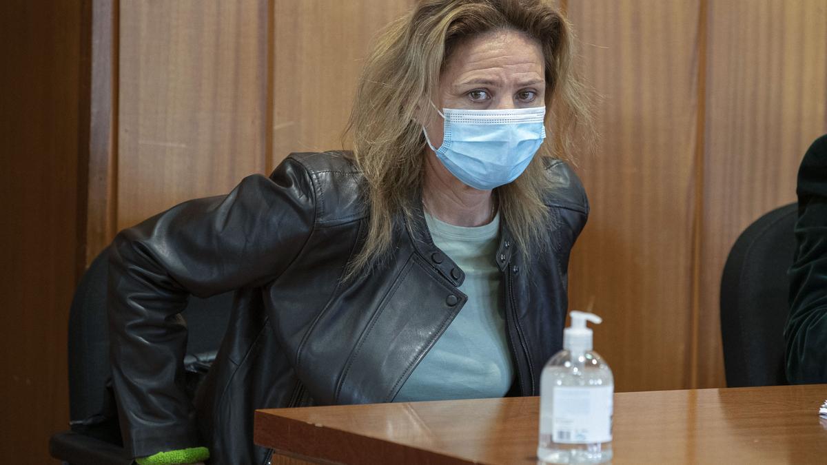 La acusada, Cristina Elena, declara en la sala de la Audiencia Provincial de Murcia.