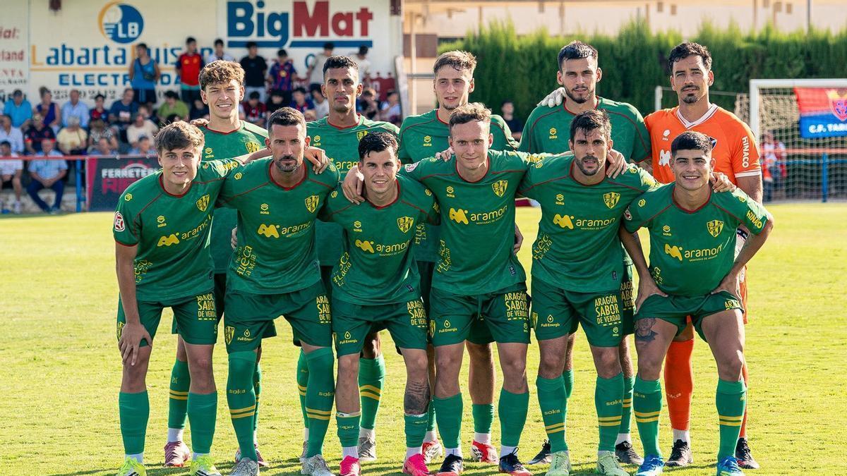 El once inicial de la SD Huesca en el amistoso frente al CD Teruel en Tardienta.