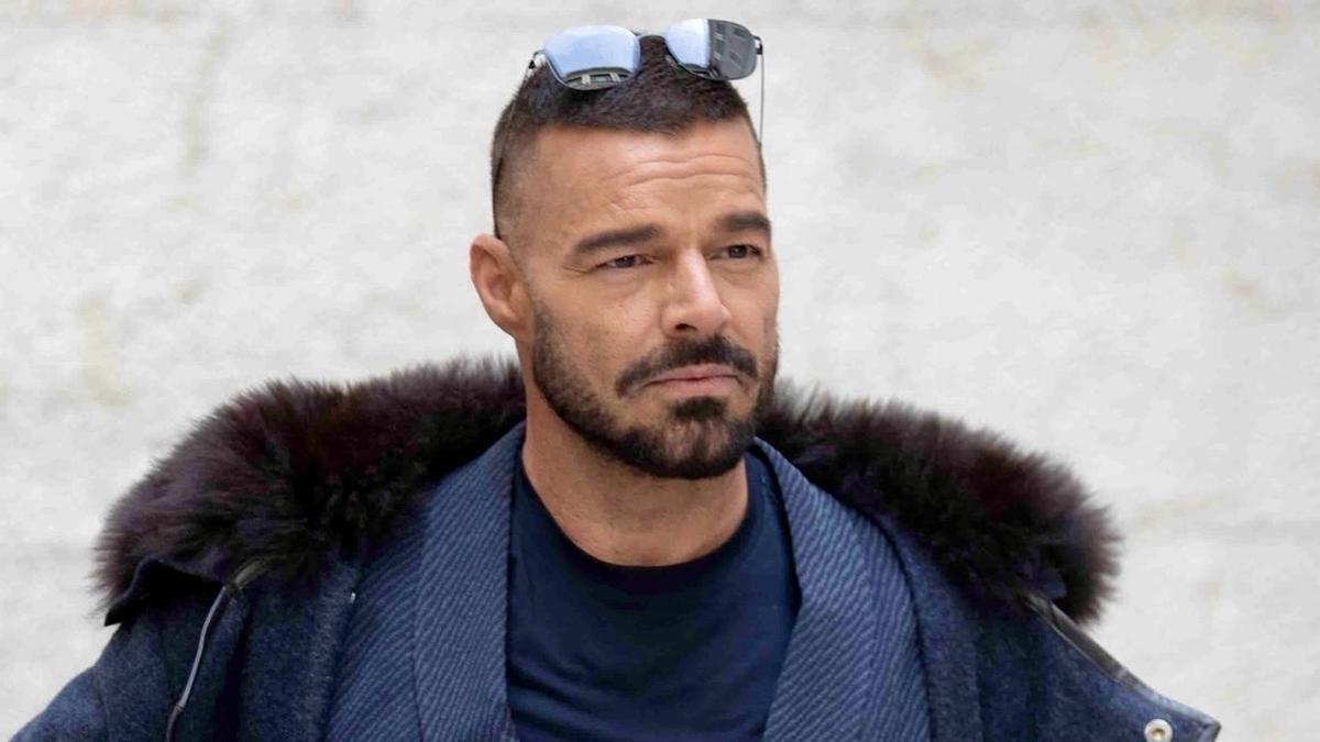 El verano de Ricky Martin, qué mejor que en un yate con amigas en Ibiza