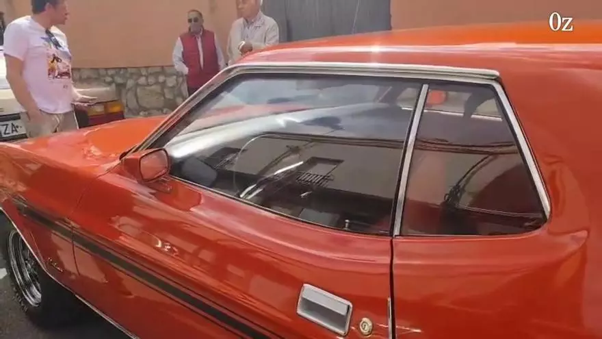 Concentración de coches clásicos de las fiestas de San José Obrero: la huella de Vicente del Bosque, en uno de ellos