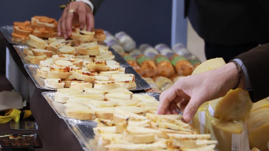 La Diputación muestra su apoyo a la Feria del Queso de Los Pedroches a través de la marca ‘Sabor a Córdoba’