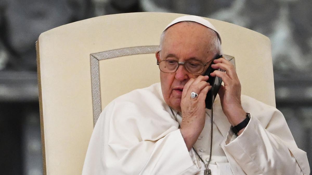 El Papa Francisco durante la audiencia semanal en la plaza de San Pedro.