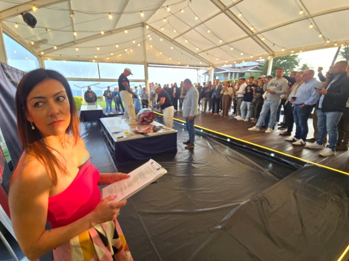 La exhibición de «ronqueo» de atún rojo realizada por Novomar Arousa en O Grove fue un éxito.