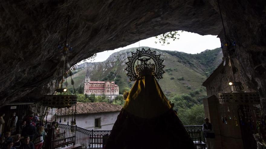 El Arzobispado no invitará al Papa Francisco al centenario de Covadonga