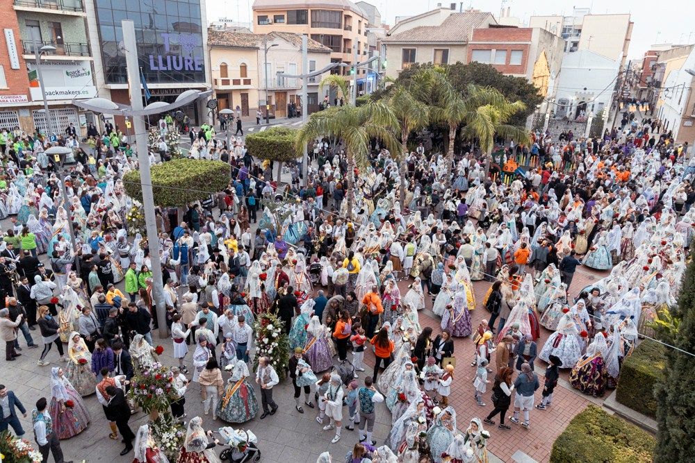 Picassent celebra la ofrenda y la misa de Flores a Nuestra Señora de Vallivana