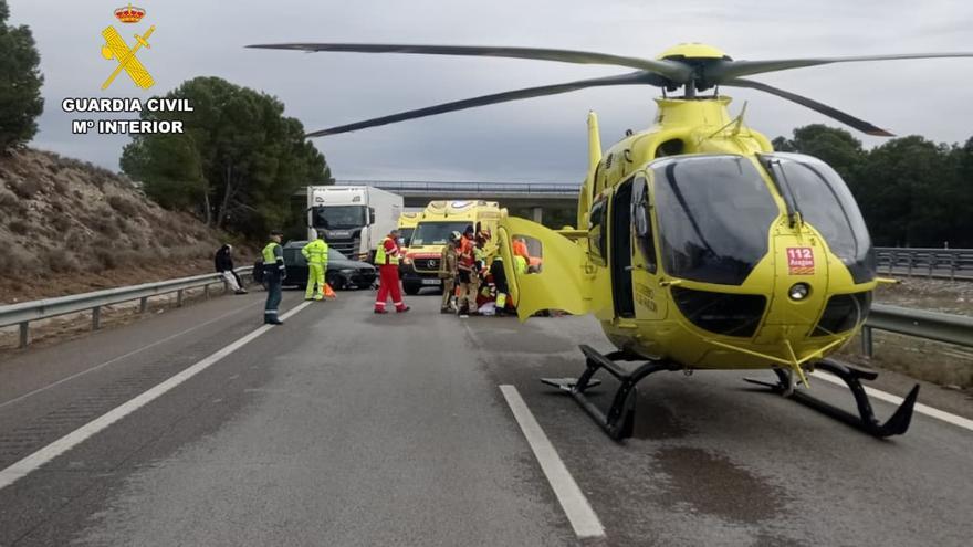 Una niña de 13 años, herida grave en un accidente que ha obligado a cortar la AP-2 cerca de Bujaraloz