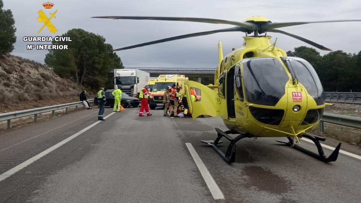El helicóptero del 112, en el lugar del accidente ocurrido en la AP-2.