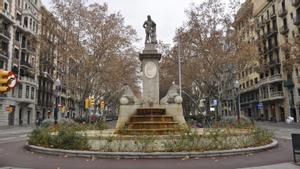 Cruce del paseo de Sant Joan con Còrsega, presidido por la fuente de Hércules. 