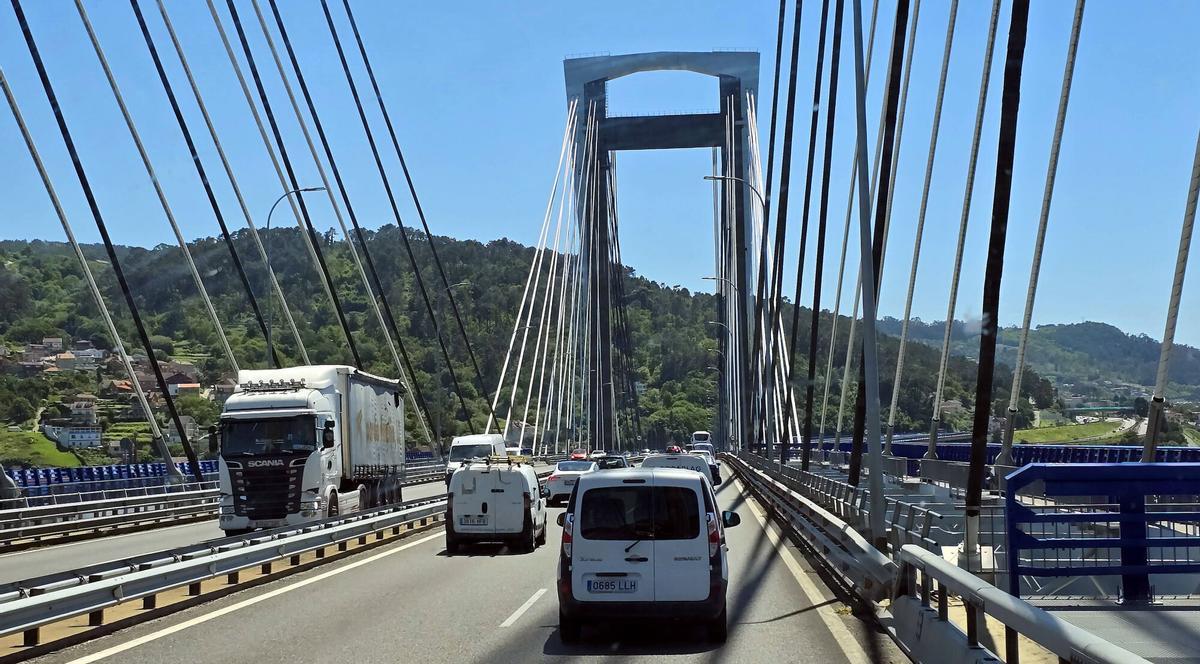 Autopista AP-9 a su paso por el puente de Rande