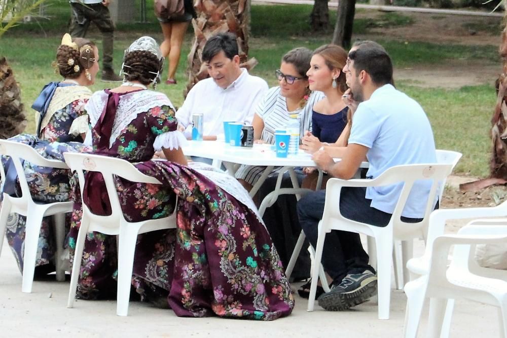 El jurado de Quatre Carreres con dos de las candidatas.