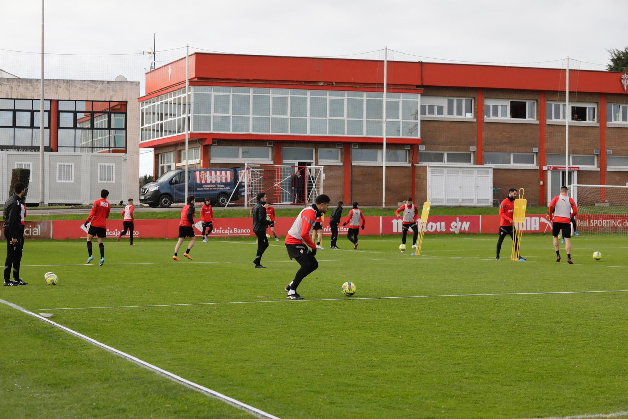 EN IMÁGENES: Primer entrenamientos del Sporting tras el cierre del mercado de fichajes de invierno