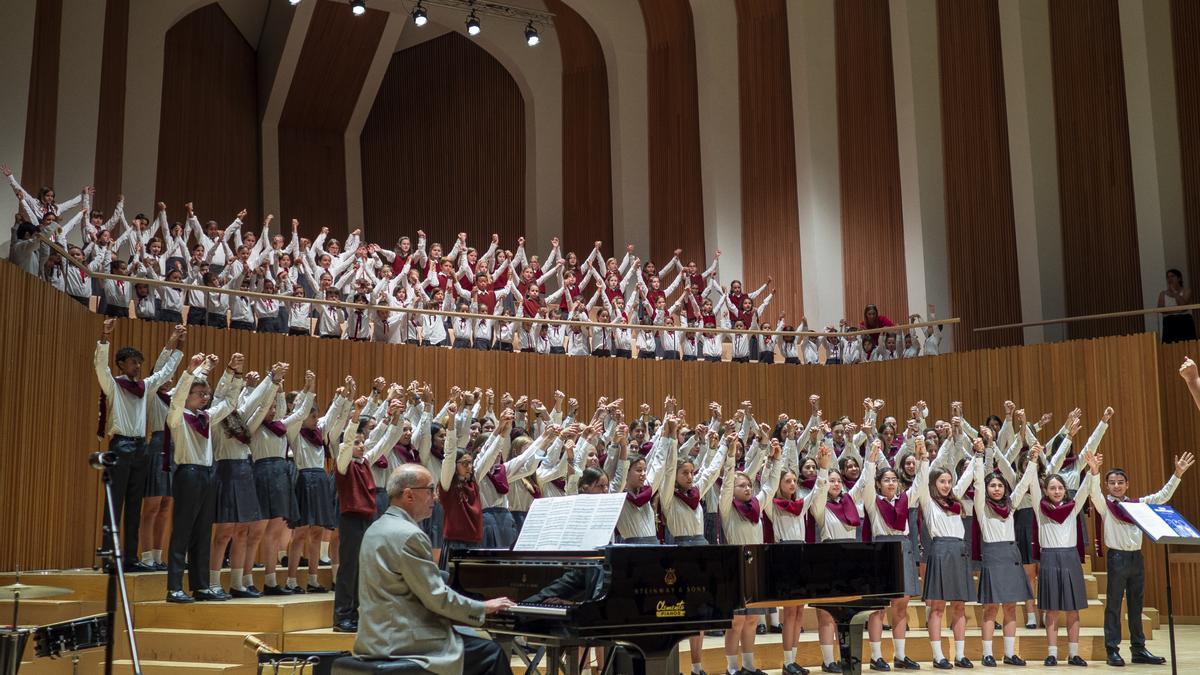 Los Pequeños Cantores de València durante su concierto en el Palau de les Arts.