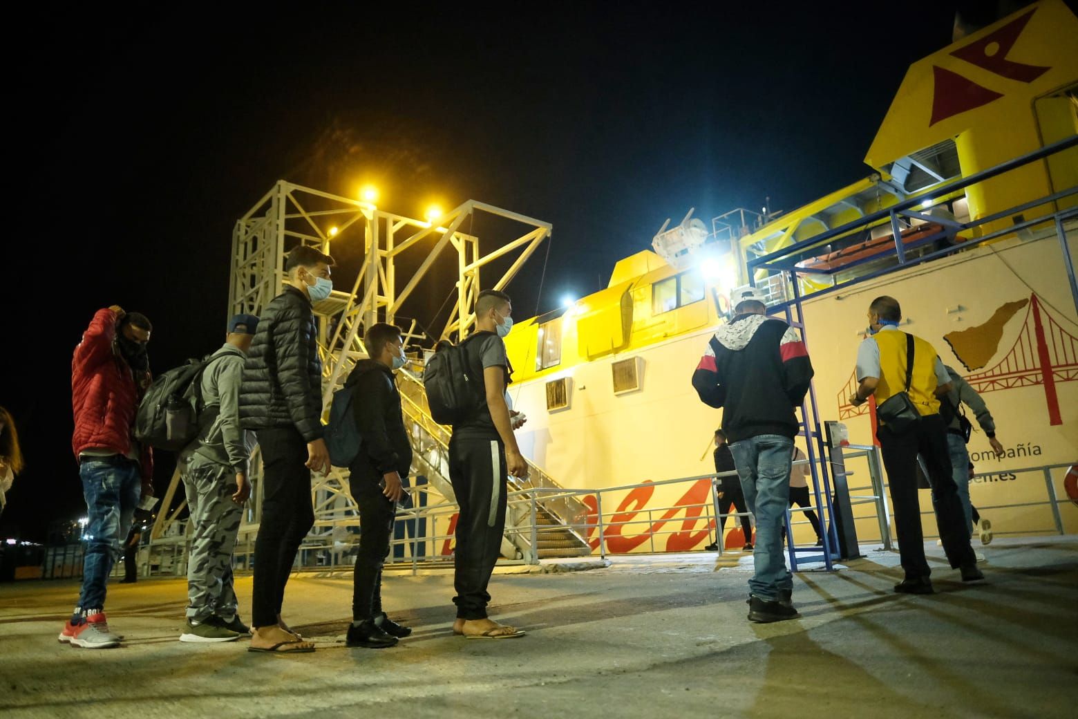 Más de un centenar de magrebíes en la Estación Marítima de Santa Cruz de Tenerife con la intención de llegar al Puerto de Huelva