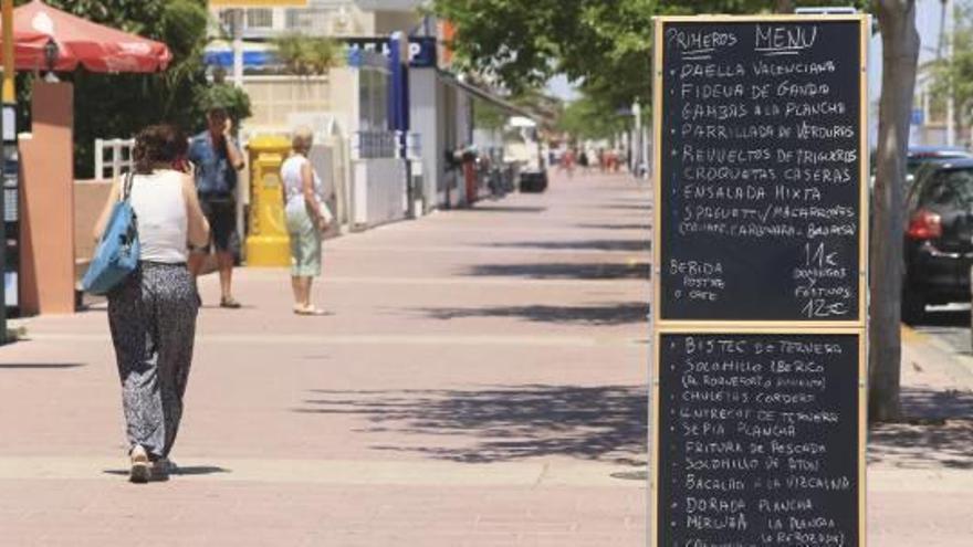 Los hosteleros cumplirán la normativa de terrazas y ponen fin a la polémica