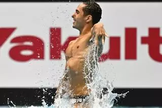 El español Dennis González, campeón de Europa en el solo técnico de natación artística