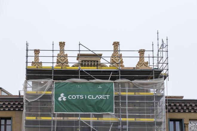 La Buresa de Manresa recupera els pinacles que va perdre per la dictadura