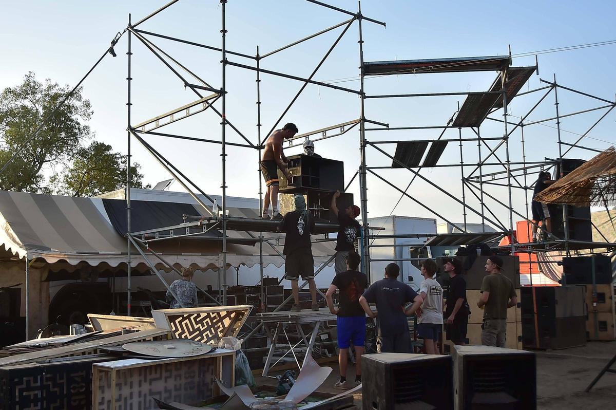 Galería | La rave ilegal de La Granja comienza a desalojarse de forma escalonada Galería | La rave ilegal de La Granja comienza a desalojarse de forma escalonada
