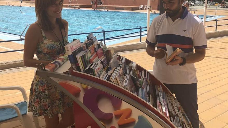 El concejal de Educación y Patrimonio, Rafael Gómez, visitó ayer la piscina Murcia Parque .