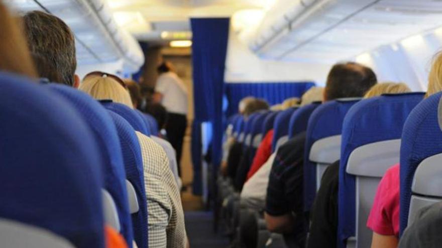 Amenazan de muerte a una azafata en un vuelo a Canarias