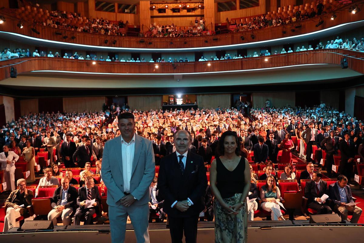 La Escuela de Ingeniería entrega sus diplomas a 243 estudiantes La Escuela de Ingeniería entrega sus diplomas a 243 estudiantes