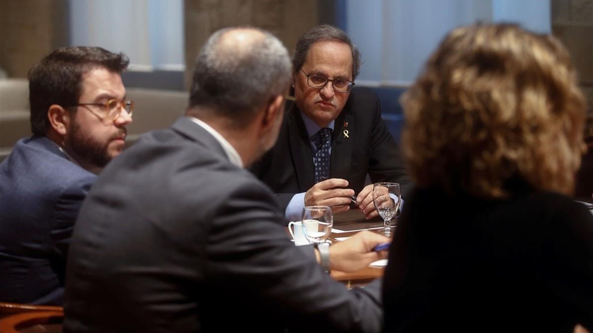 El presidente de la Generalitat, Quim Torra, este viernes, reunido con los 'consellers' de los departamentos implicados en la gestión de los efectos del temporal 'Glòria'.