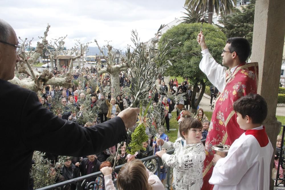 Semana Santa en Morrazo 2016 | Palmas alzadas para la bendición en Cangas