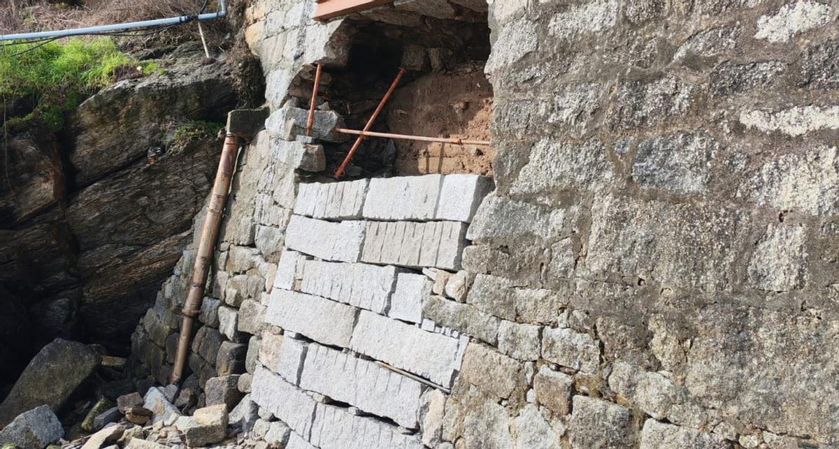 Reparación del boquete en el muro de contención. | FDV