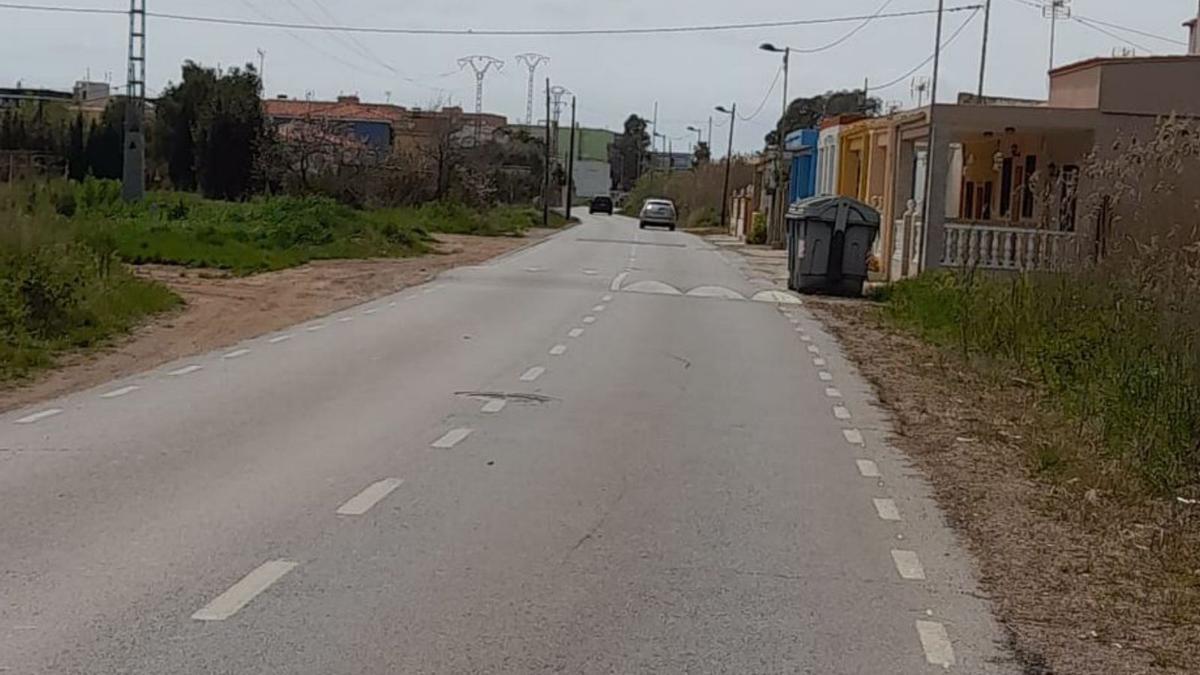 El camino Serratelles contará en breve con un carril peatonal reservado. | MEDITERRÁNEO