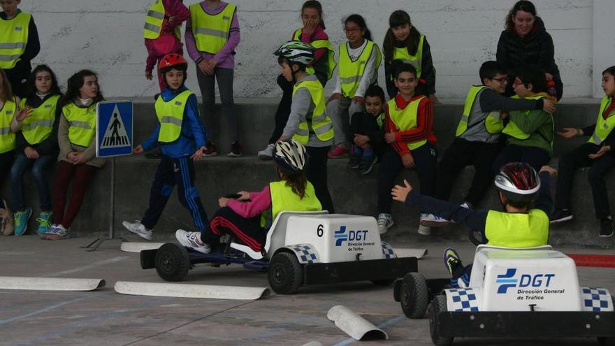 Los niños del Pérez Viondi emprenden la formación previa al Camiño Escolar Seguro