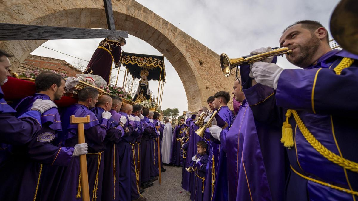 Imagen de archivo de una procesión de Semana Santa en Teruel