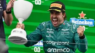 Fernando Alonso renueva con Aston Martin hasta 2026