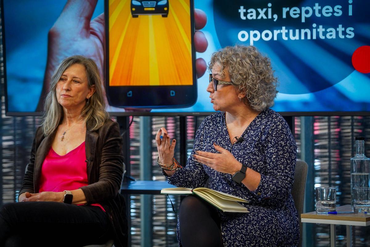 A la derecha de la imagen, Susi López ,directora general de Transports i Mobilitat de la Generalitat de Catalunya; a la izquierda e interviniendo, Lídia Torres, directora de Serveis de Mobilitat del Ayuntamiento de Barcelona