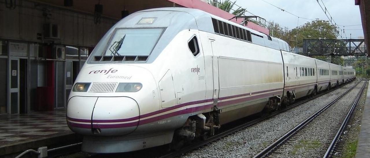 Un tren de Euromed que conecta València con Castelló y Barcelona.