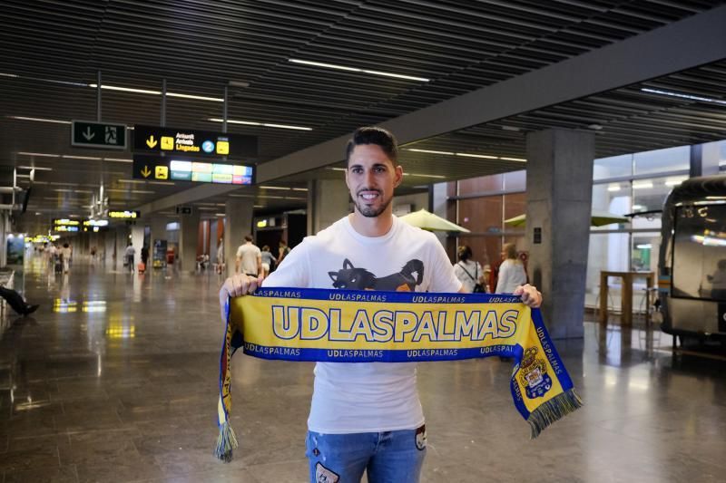 18-06-18. LAS PALMAS DE GRAN CANARIA. LLEGADA AL AEROPUERTO DE FIDEL CHAVES NUEVO FICHAJE DE LA UDLP. FOTO: JOSÉ CARLOS GUERRA.  | 18/06/2018 | Fotógrafo: José Carlos Guerra