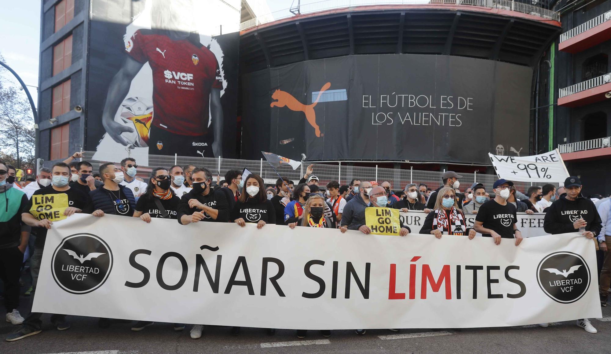 Manifestación contra Peter Lim